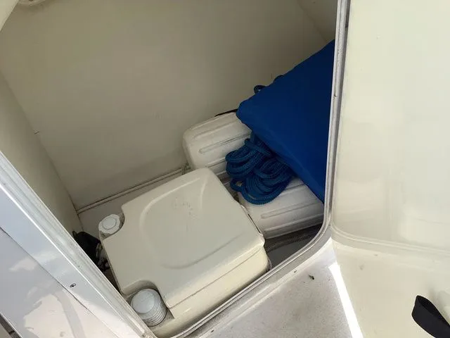 Slide: The Image of Four Winns 240 Horizon 2003 - 17