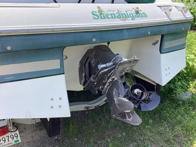 Slide: The Image of Four Winns 240 Horizon 2003 - 3