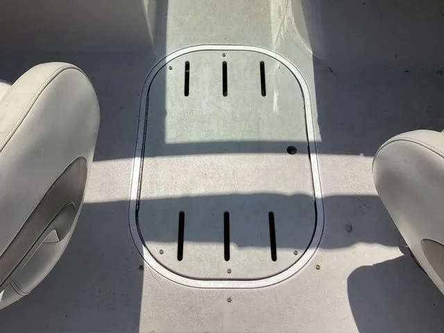 Slide: The Image of Four Winns 240 Horizon 2003 - 9