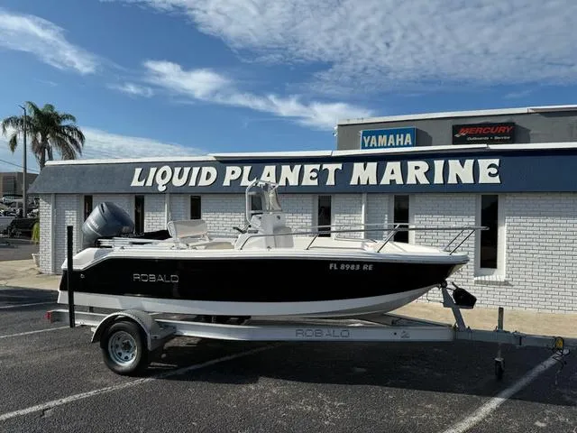 Slide: The Image of Robalo R160 2017 - 1