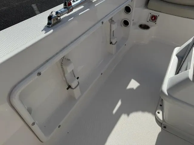 Slide: The Image of Robalo R160 2017 - 12