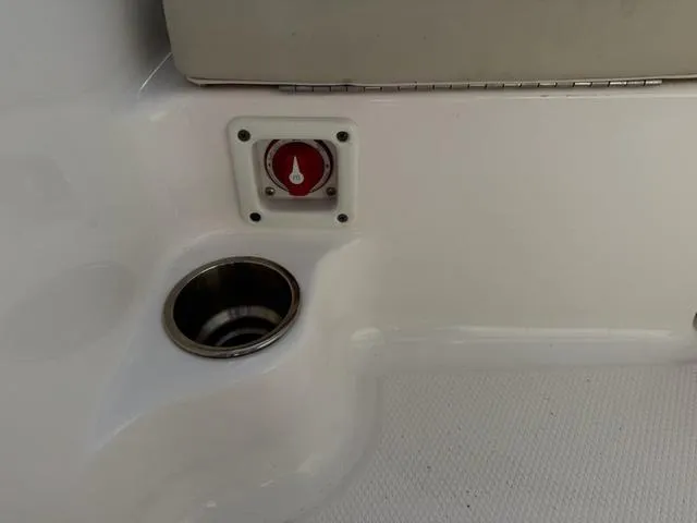 Slide: The Image of Robalo R160 2017 - 13