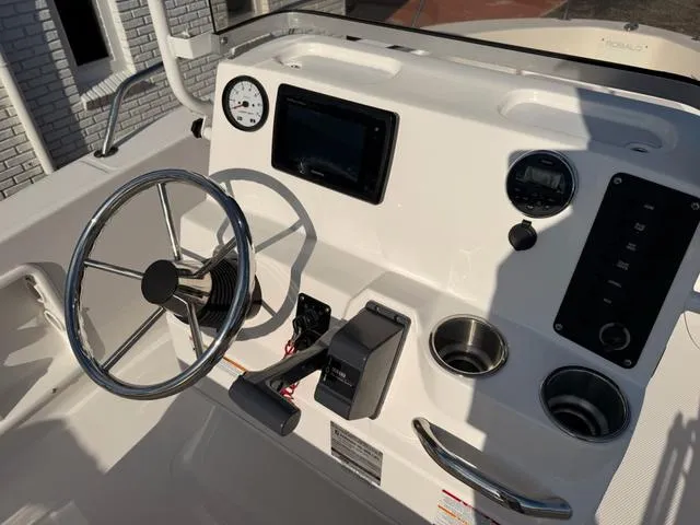 Slide: The Image of Robalo R160 2017 - 17