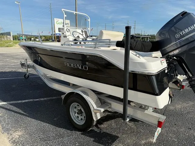 Slide: The Image of Robalo R160 2017 - 6