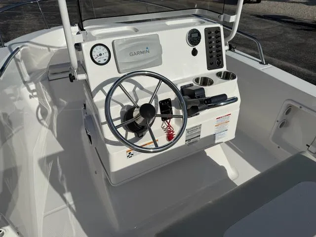 Slide: The Image of Robalo R160 2017 - 8