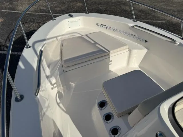 Slide: The Image of Robalo R160 2017 - 9