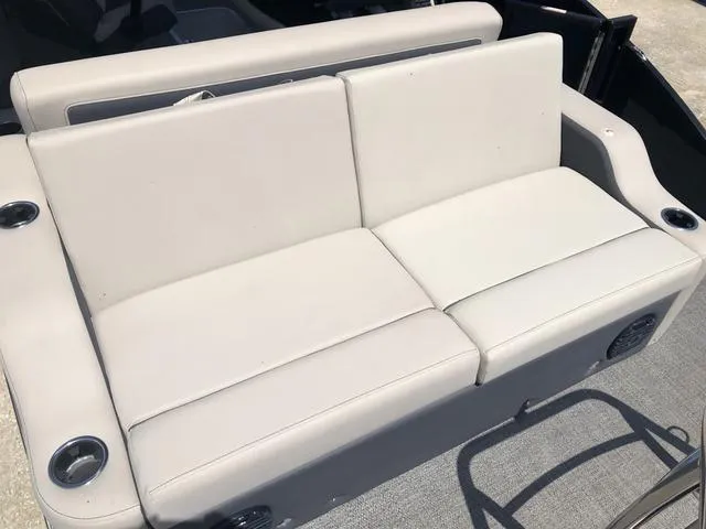 Slide: The Image of Barletta Cabrio 24UC 2023 - 18