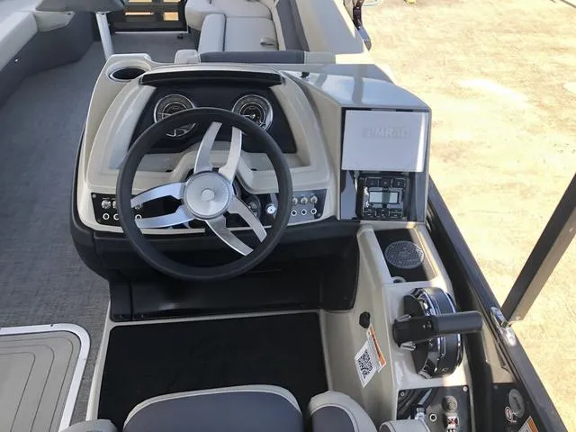 Slide: The Image of Barletta Cabrio 24UC 2023 - 21