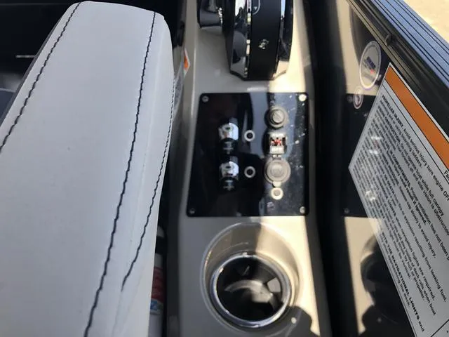 Slide: The Image of Barletta Cabrio 24UC 2023 - 22