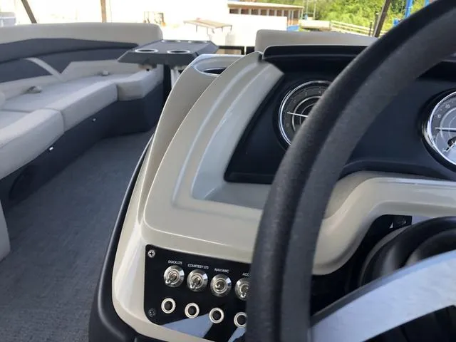 Slide: The Image of Barletta Cabrio 24UC 2023 - 24