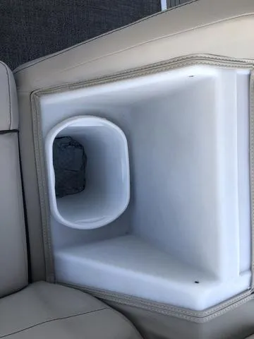 Slide: The Image of Barletta Cabrio 24UC 2023 - 34