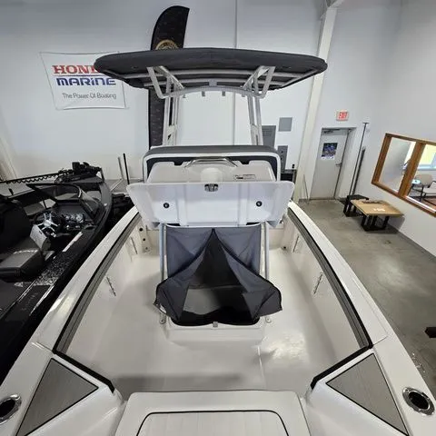 Slide: The Image of Yamaha 190FSH SPORT 2025 - 12
