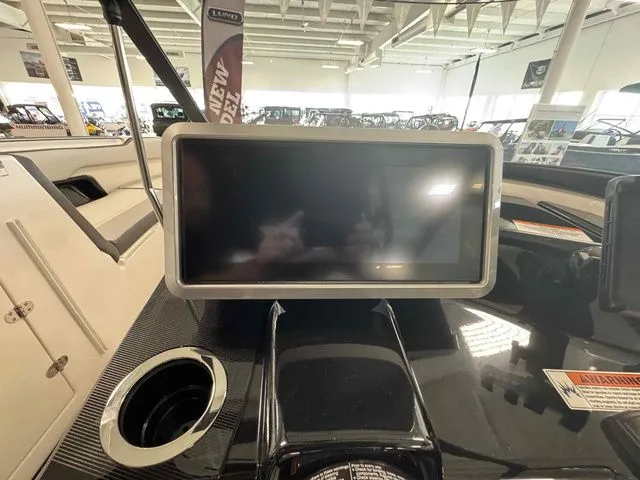 Slide: The Image of Yamaha 252XE 2025 - 14