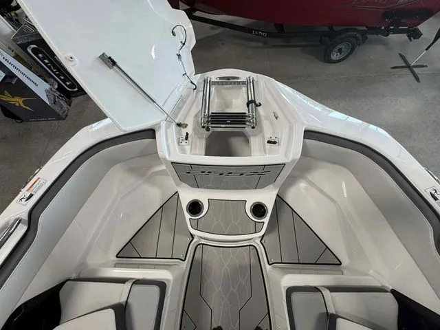 Slide: The Image of Yamaha 252XE 2025 - 20