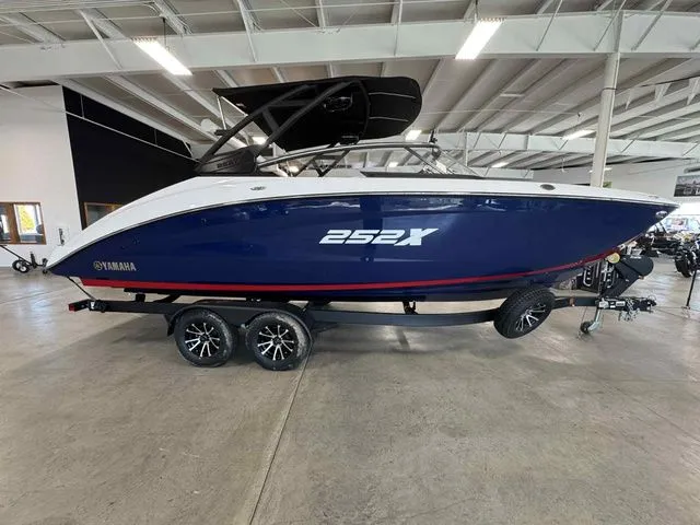 Slide: The Image of Yamaha 252XE 2025 - 25