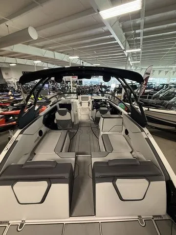 Slide: The Image of Yamaha 252XE 2025 - 3