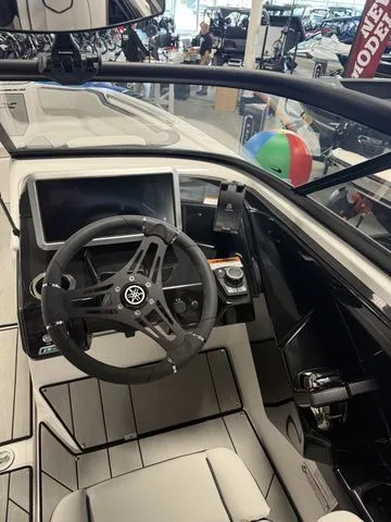 Slide: The Image of Yamaha 252XE 2025 - 4