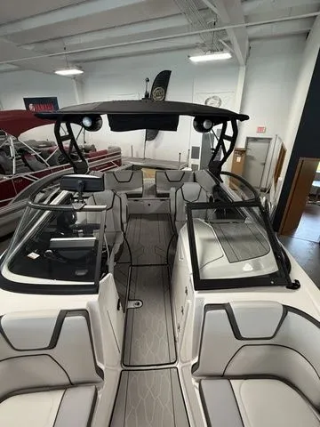 Slide: The Image of Yamaha 252XE 2025 - 7