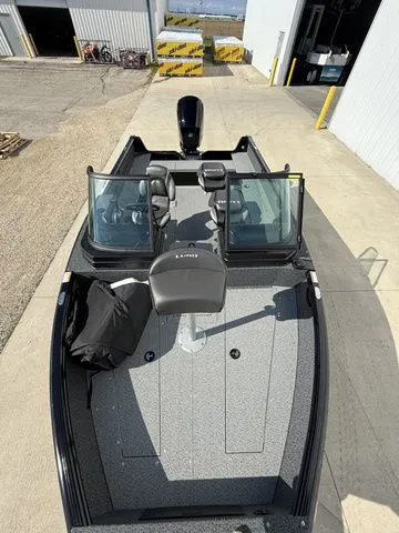 Slide: The Image of Lund 1800 Explorer Sport 2026 - 5