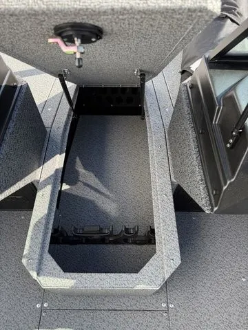 Slide: The Image of Lund 1800 Explorer Sport 2026 - 6