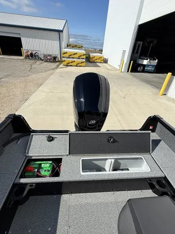 Slide: The Image of Lund 1800 Explorer Sport 2026 - 8