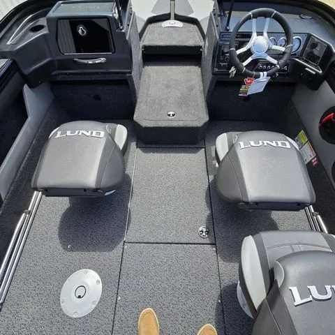 Slide: The Image of Lund 1775 Crossover XS 2026 - 10