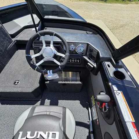 Slide: The Image of Lund 1775 Crossover XS 2026 - 12