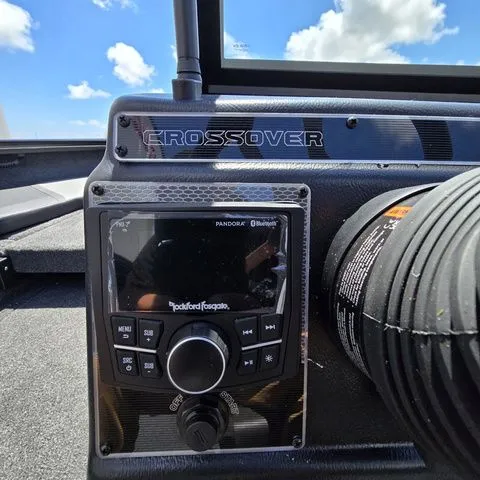 Slide: The Image of Lund 1775 Crossover XS 2026 - 13