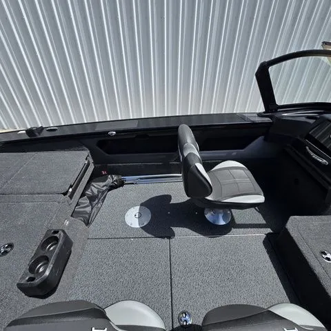 Slide: The Image of Lund 1775 Crossover XS 2026 - 18