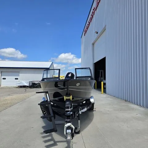 Slide: The Image of Lund 1775 Crossover XS 2026 - 2