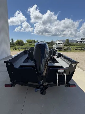 Slide: The Image of Lund 1800 EXPLORER SIDE CONSOLE 2026 - 2