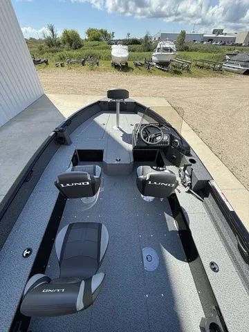 Slide: The Image of Lund 1800 EXPLORER SIDE CONSOLE 2026 - 4