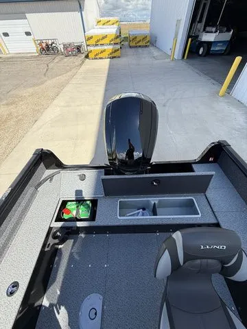 Slide: The Image of Lund 1800 EXPLORER SIDE CONSOLE 2026 - 5