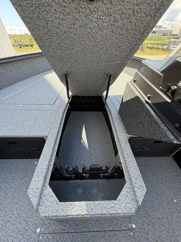 Slide: The Image of Lund 1800 EXPLORER SIDE CONSOLE 2026 - 6