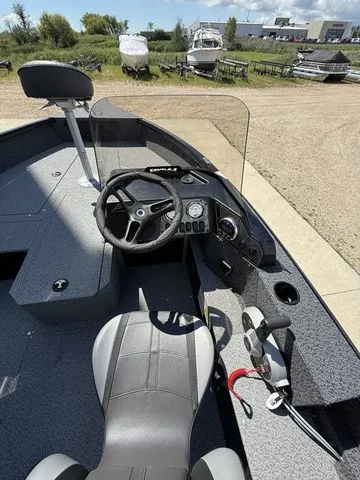 Slide: The Image of Lund 1800 EXPLORER SIDE CONSOLE 2026 - 7