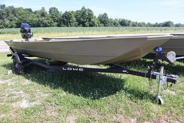 Slide: The Image of Lowe 1852 MT Jon Package 2024 - 2