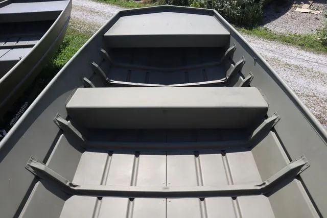 Slide: The Image of Lowe 1852 MT Jon Package 2024 - 5