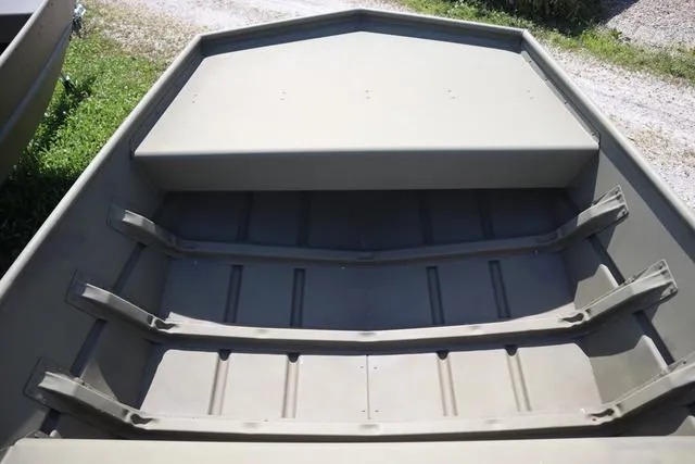 Slide: The Image of Lowe 1852 MT Jon Package 2024 - 6