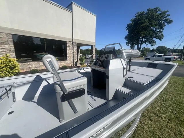 Slide: The Image of G3 Gator Tough Tunnel 18 CCJ DLX 2025 - 7