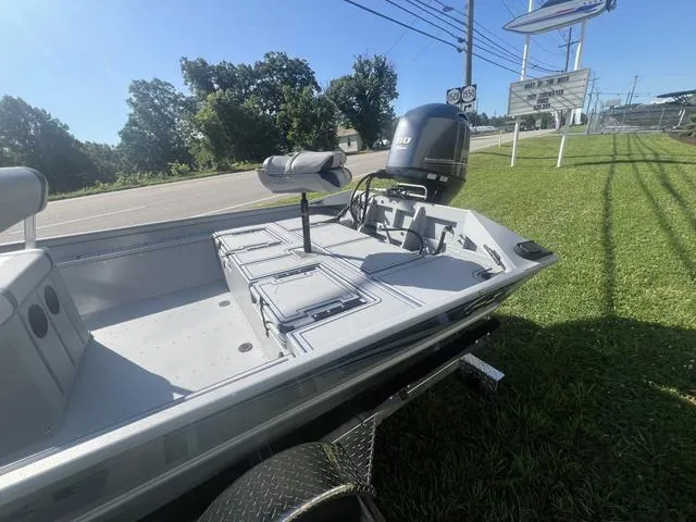 Slide: The Image of G3 Gator Tough Tunnel 18 CCJ DLX 2025 - 8