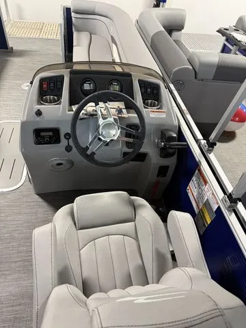 Slide: The Image of Bennington 24 S STERN RADIUS 2023 - 3