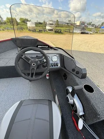 Slide: The Image of Lund 1650 Rebel SS 2025 - 6