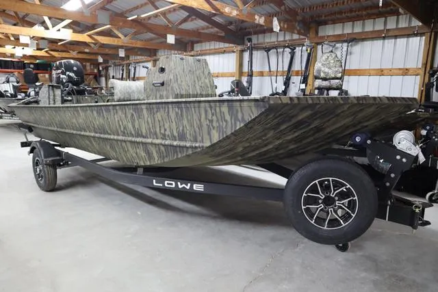 The Image of Lowe Roughneck 1870 Pathfinder Jet 2026 - 1