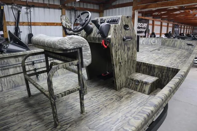 Slide: The Image of Lowe Roughneck 1870 Pathfinder Jet 2026 - 3