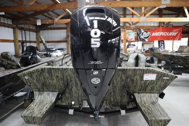 Slide: The Image of Lowe Roughneck 1870 Pathfinder Jet 2026 - 4