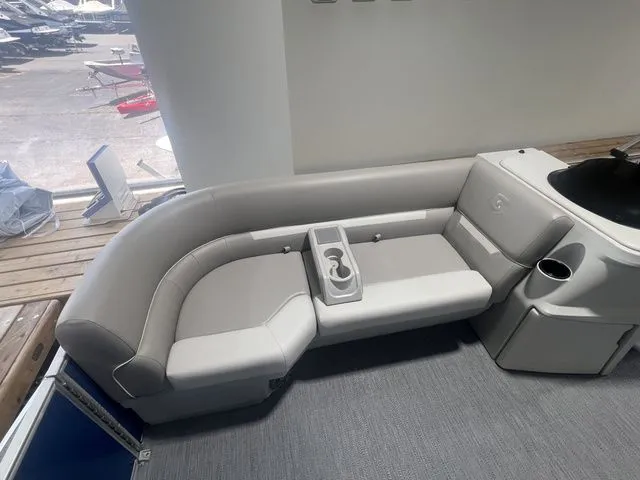 Slide: The Image of Godfrey EX2286 SFLX 2026 - 13