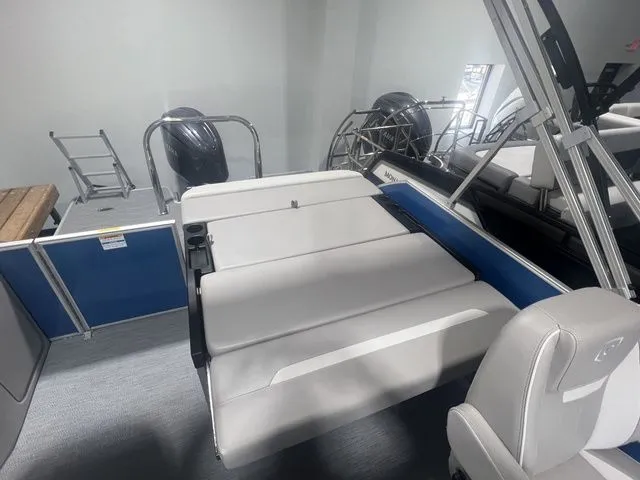 Slide: The Image of Godfrey EX2286 SFLX 2026 - 8