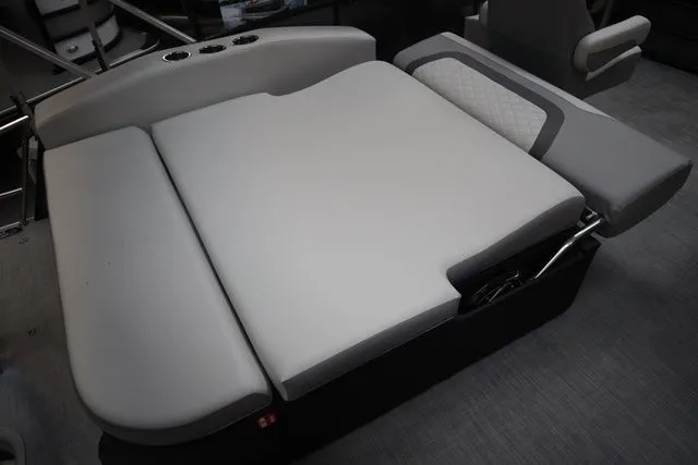 Slide: The Image of Lowe SS 230 DV Triple Tube 2026 - 8