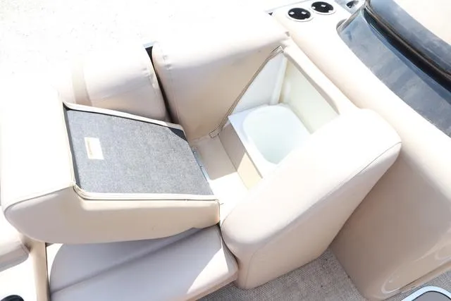 Slide: The Image of Godfrey Aqua Patio 235 Elite 2018 - 6