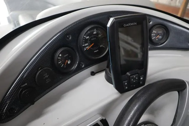 Slide: The Image of Bentley Pontoons 240 CRUISE 2019 - 11